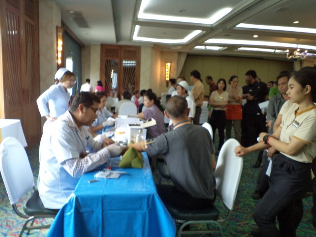 ตรวจพนักงานโรงแรม